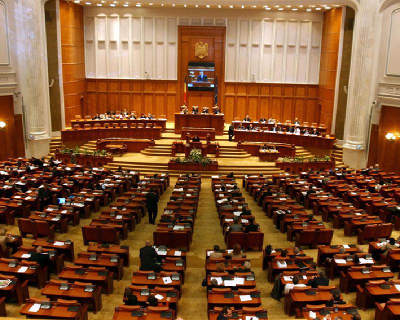 Featured image of post Și parlamentarii trebuie să îşi piardă mandatul dacă sunt condamnaţi
